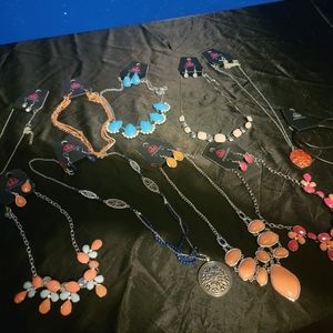 10 pieces of jewelry fits everyone there is different different colors and types